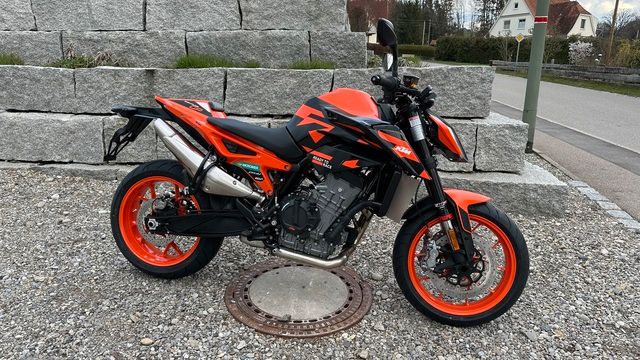 KTM 890 DUKE GP 2023