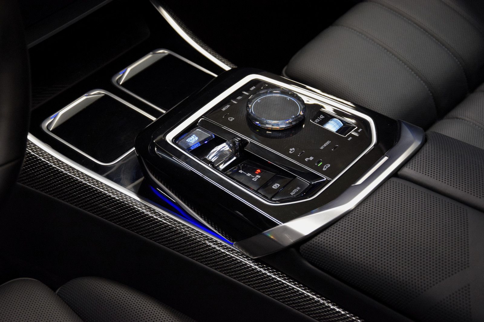 Fahrzeugabbildung BMW i7 xDrive M70 Performance TV Pano ACC B&W Stndhz