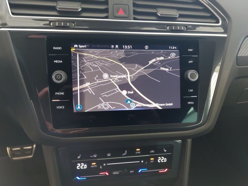 Fahrzeugabbildung Volkswagen Tiguan 2.0 TSI  4Motion DSG R Navi ACC
