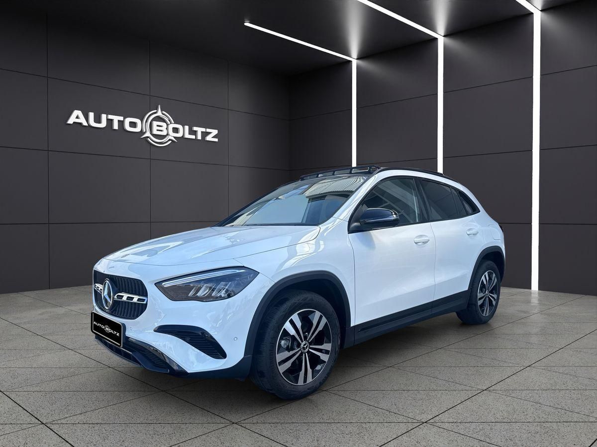 MERCEDES-BENZ GLA 200 ENp 55000 Night Pano Winter P Kam. Spur