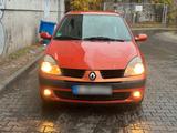 Renault Clio 2004 - Renault Clio mit Benzin-Antrieb: Sportwagen