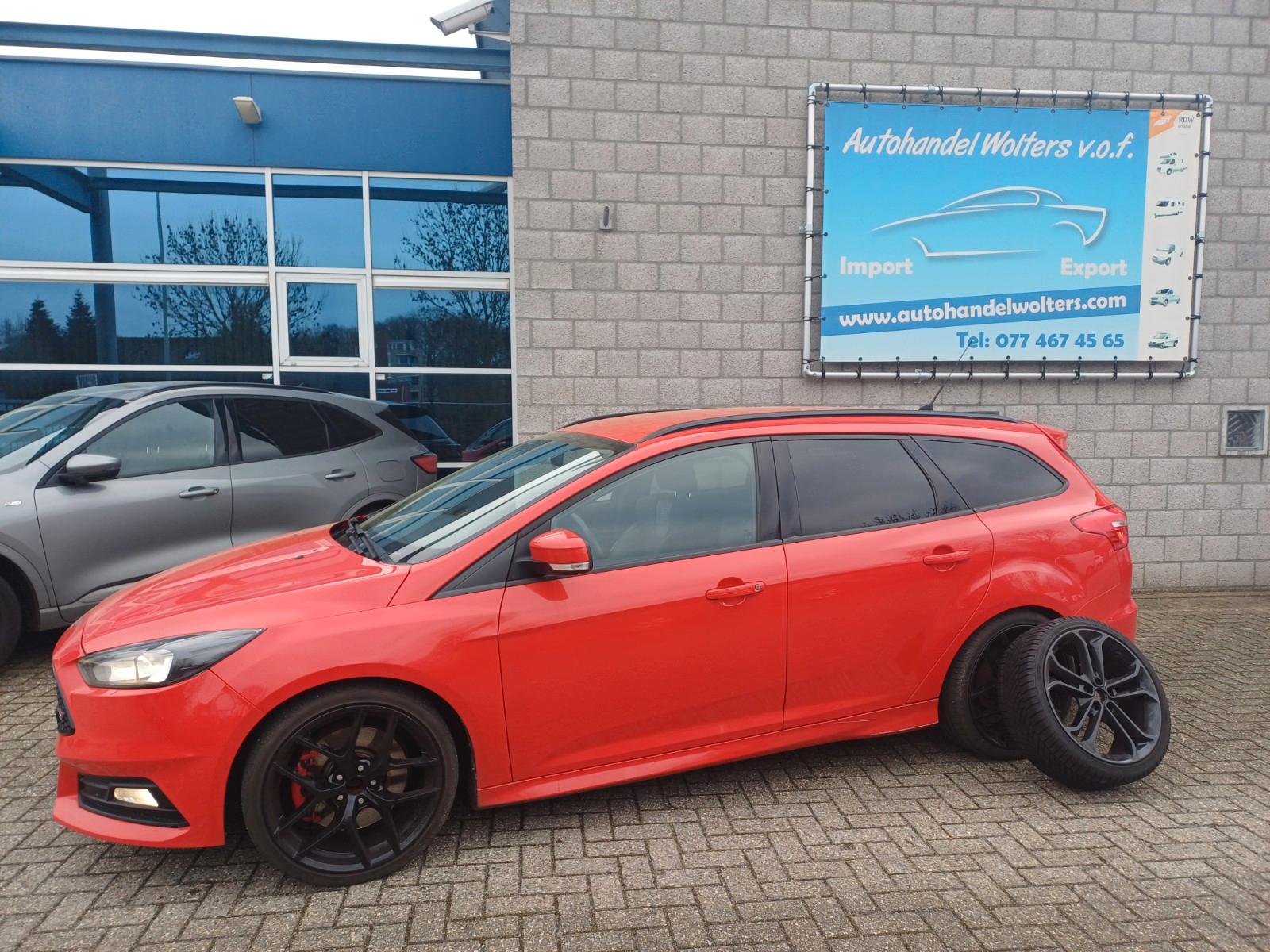 Ford Focus Turnier ST 250PS Navi 8xLeichtmetall Kamer