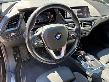BMW 118i Sport Line DAB LED WLAN Tempomat Klimaaut.