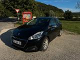 Peugeot 208 PureTech 110 Signature Signature 2019 - Peugeot 208 Signature mit Benzin-Antrieb