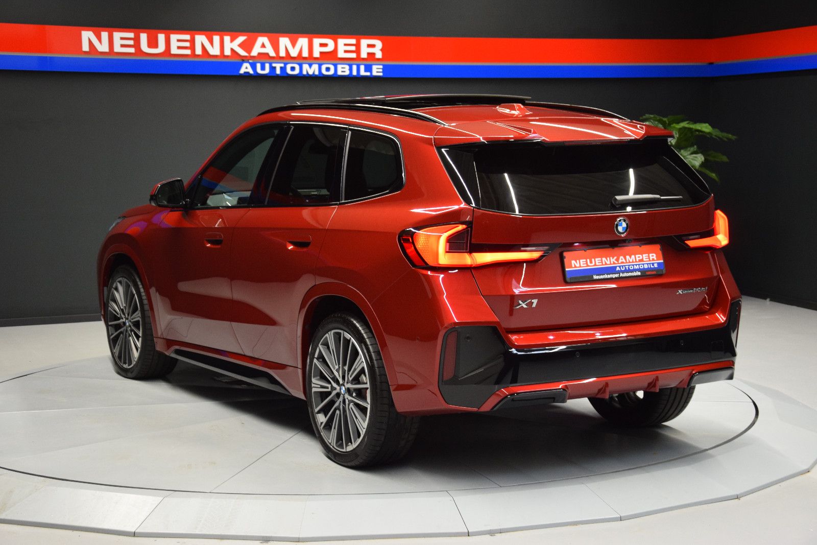 Fahrzeugabbildung BMW X1 xDrive 23 d M Sport Pano HuD ACC H&k AHK 360°