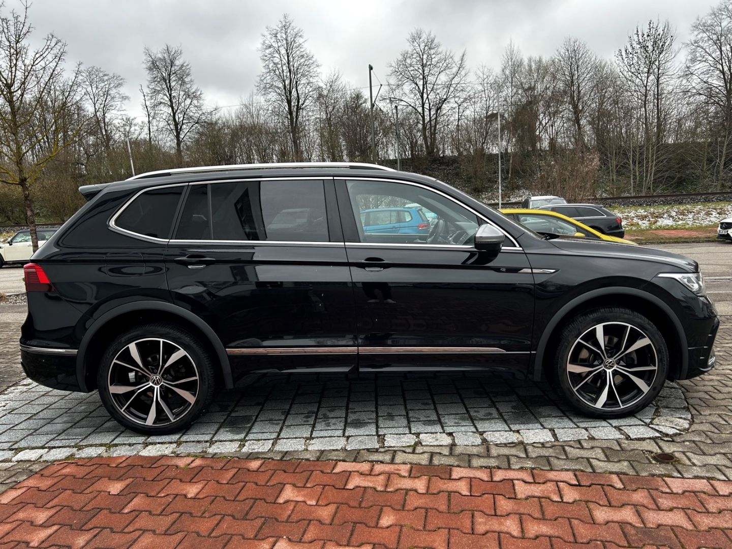 Tiguan Allspace 2.0TSI4M R-Line IQ*Kamera7Sitze!