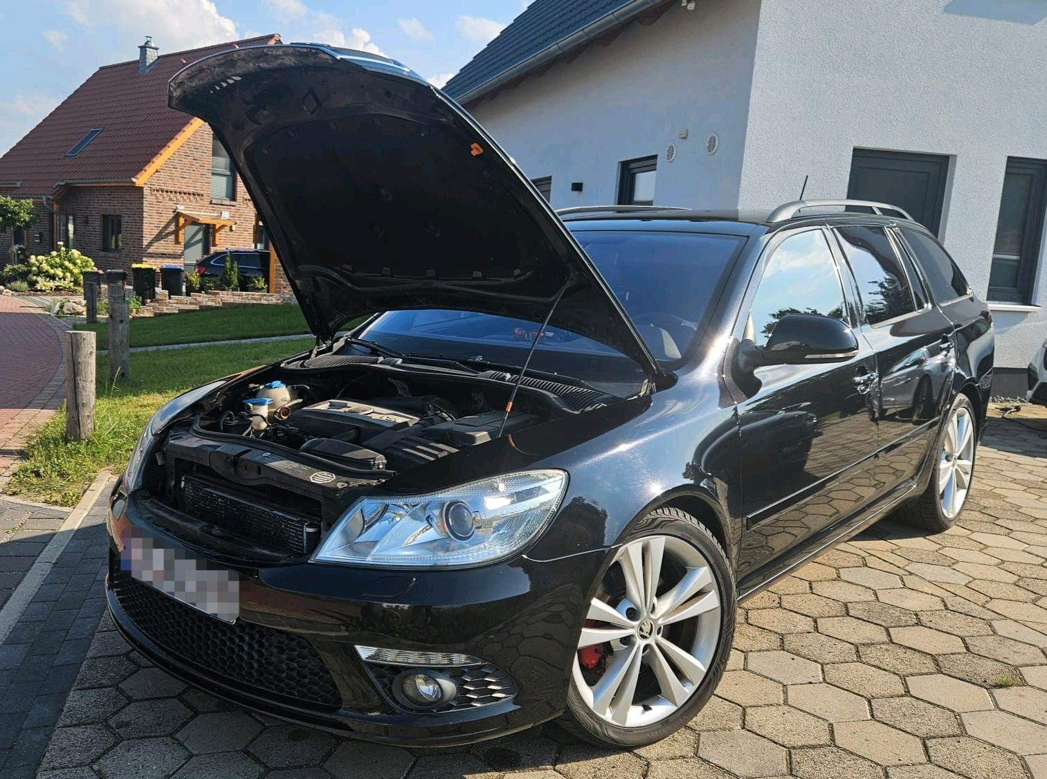 Skoda Octavia 2010 — rear view