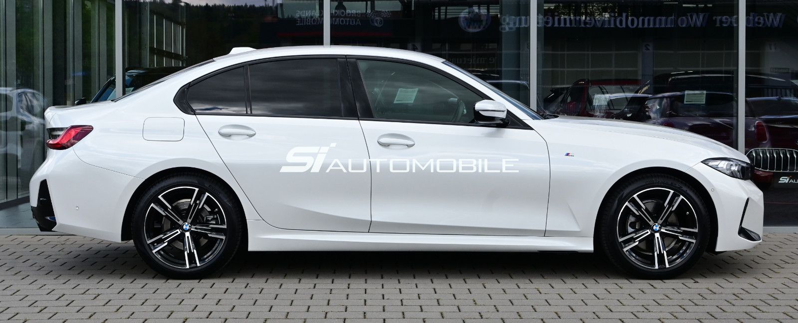 Fahrzeugabbildung BMW 320d xDr. M SPORT °ACC°AHK°WIDESCREEN°STANDHEIZ.