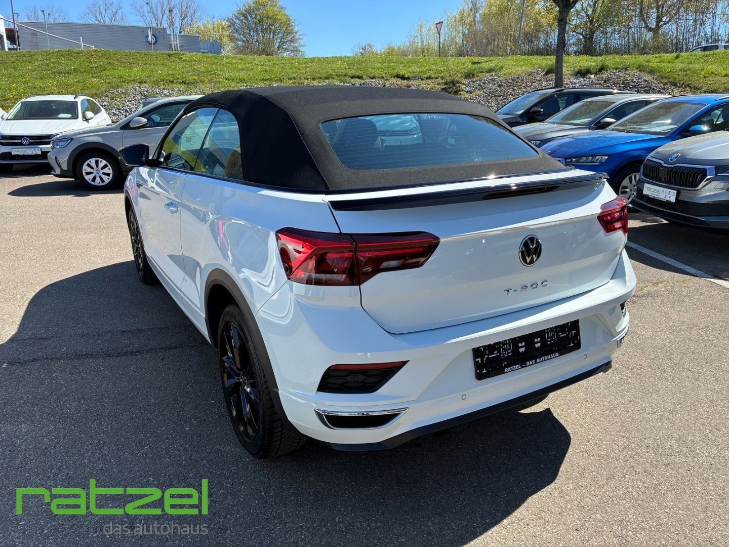 Fahrzeugabbildung Volkswagen T-Roc Cabriolet R-Line 1.5 TSI DSG Navi App Conn