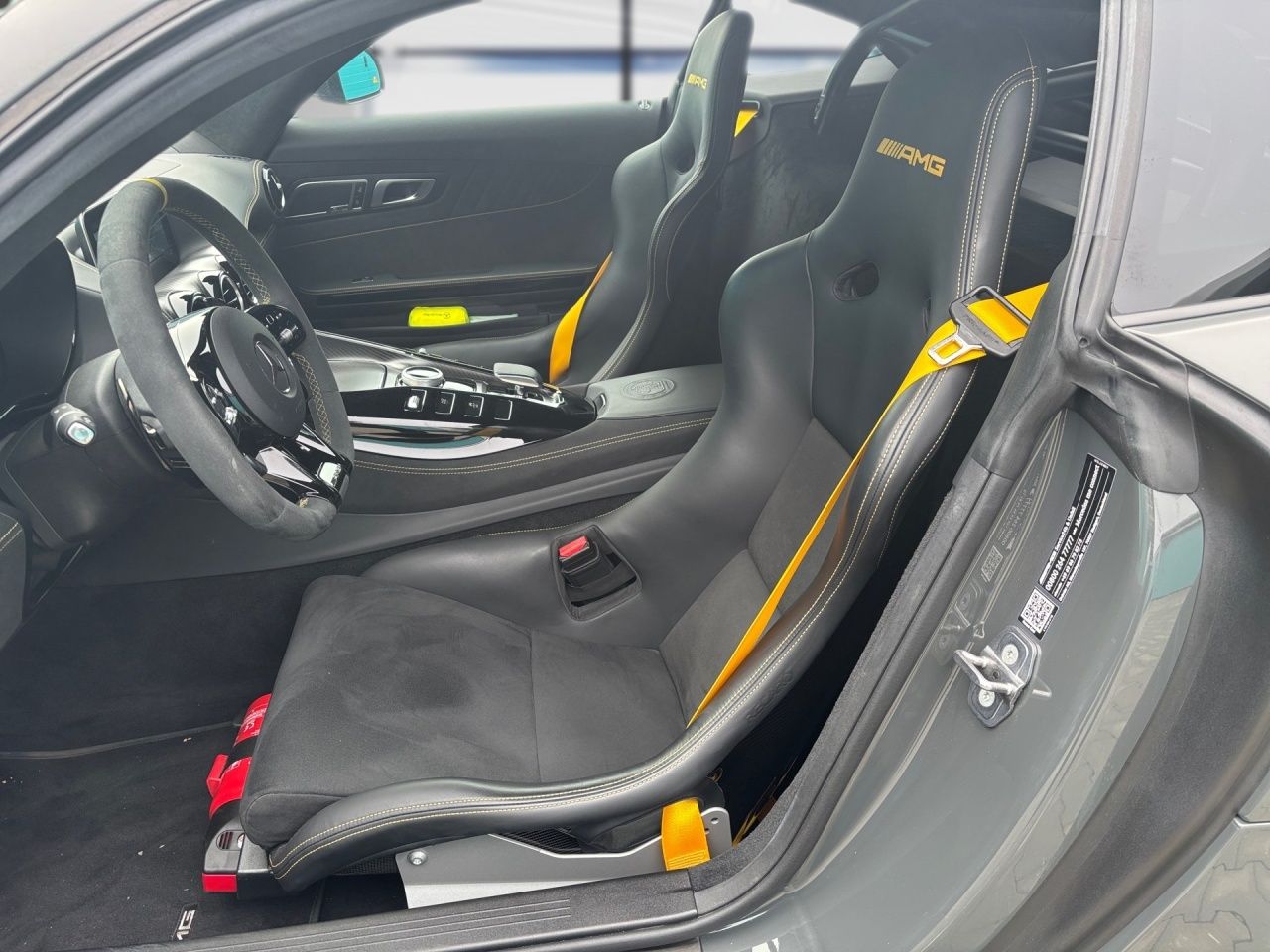 Fahrzeugabbildung Mercedes-Benz AMG GT R PRO ACC AUT Fernlichtass. Kam. Keramik