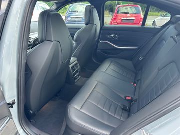 Fahrzeugabbildung BMW 320 d xDrive M Sport ACC 360° H&K Standh 19"