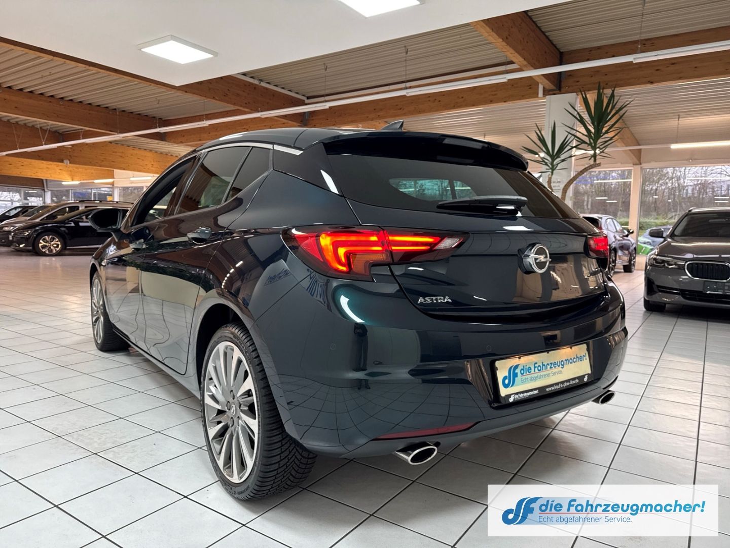 Fahrzeugabbildung Opel Astra K Dynamic Start Stop Apple CarPlay Android