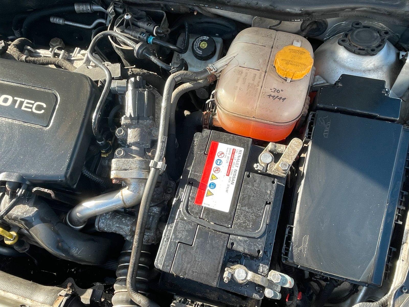 Opel Astra 2009 — photo 12
