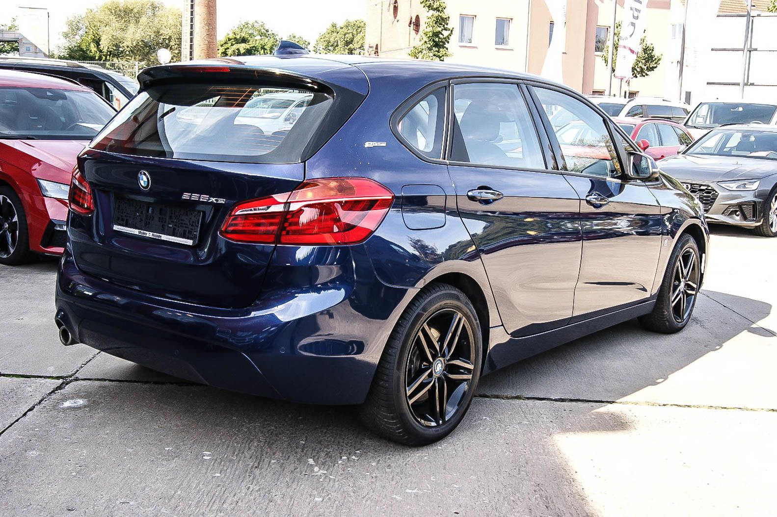 Fahrzeugabbildung BMW 225 xe Active Tourer Aut ADVANTAGE PDC SHZG NAVI