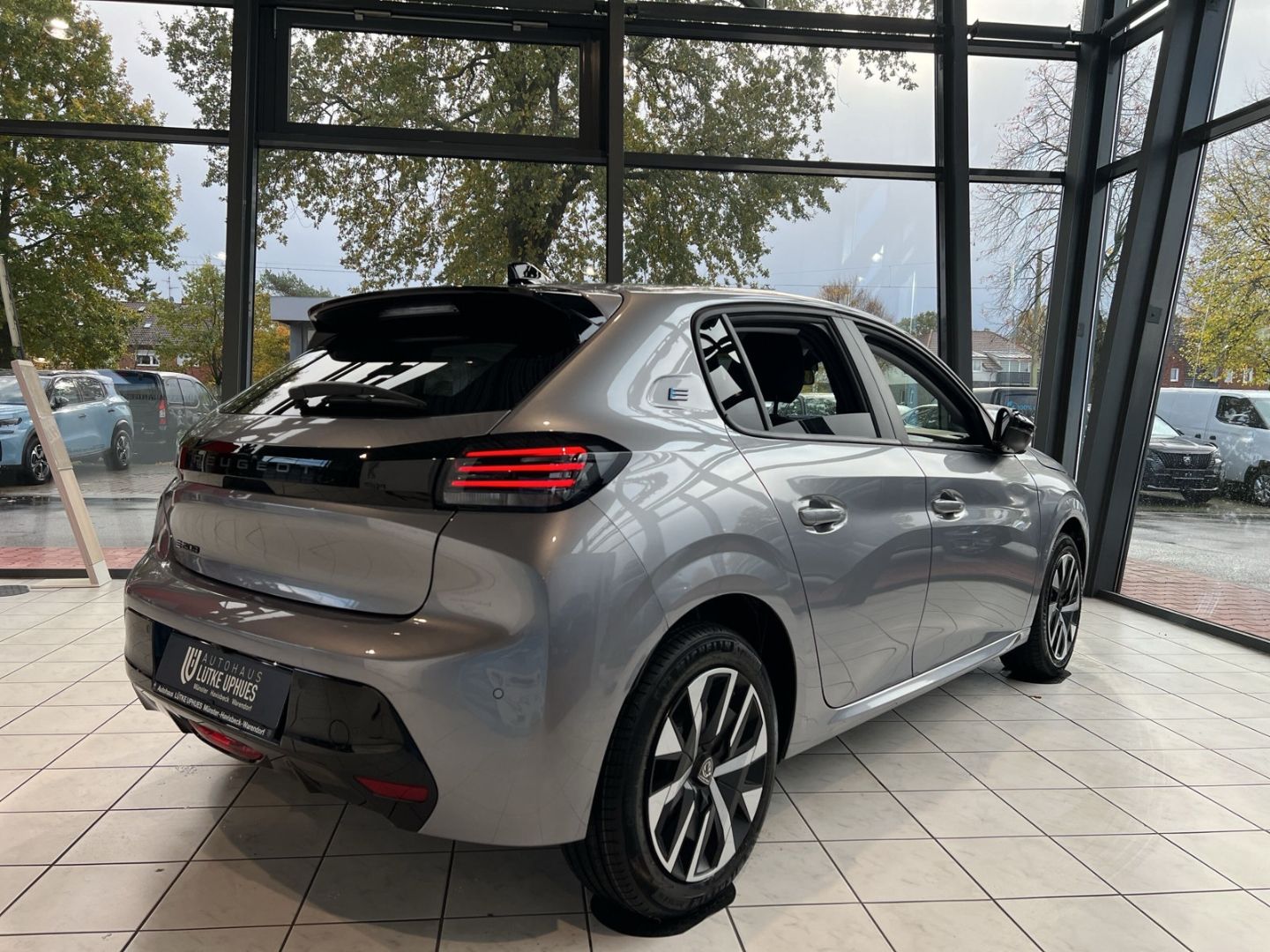 Fahrzeugabbildung Peugeot 208 Business Elektro 156 Navi DAB SHZ Keyless