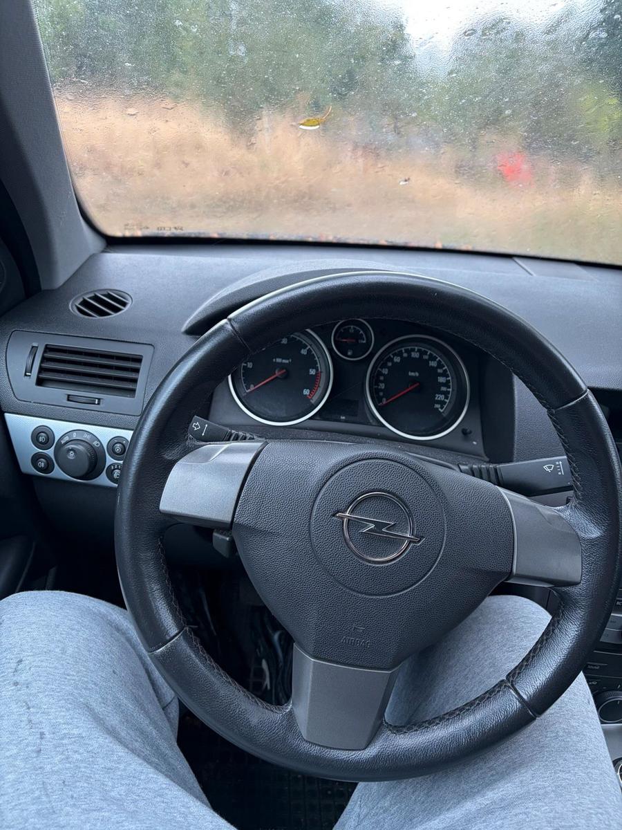 Opel Astra 2008 — photo 9