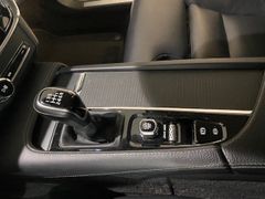 Fahrzeugabbildung Volvo V90 D3 Momentum NAVI/LED/LEDER/SHZ/CAM/PDC