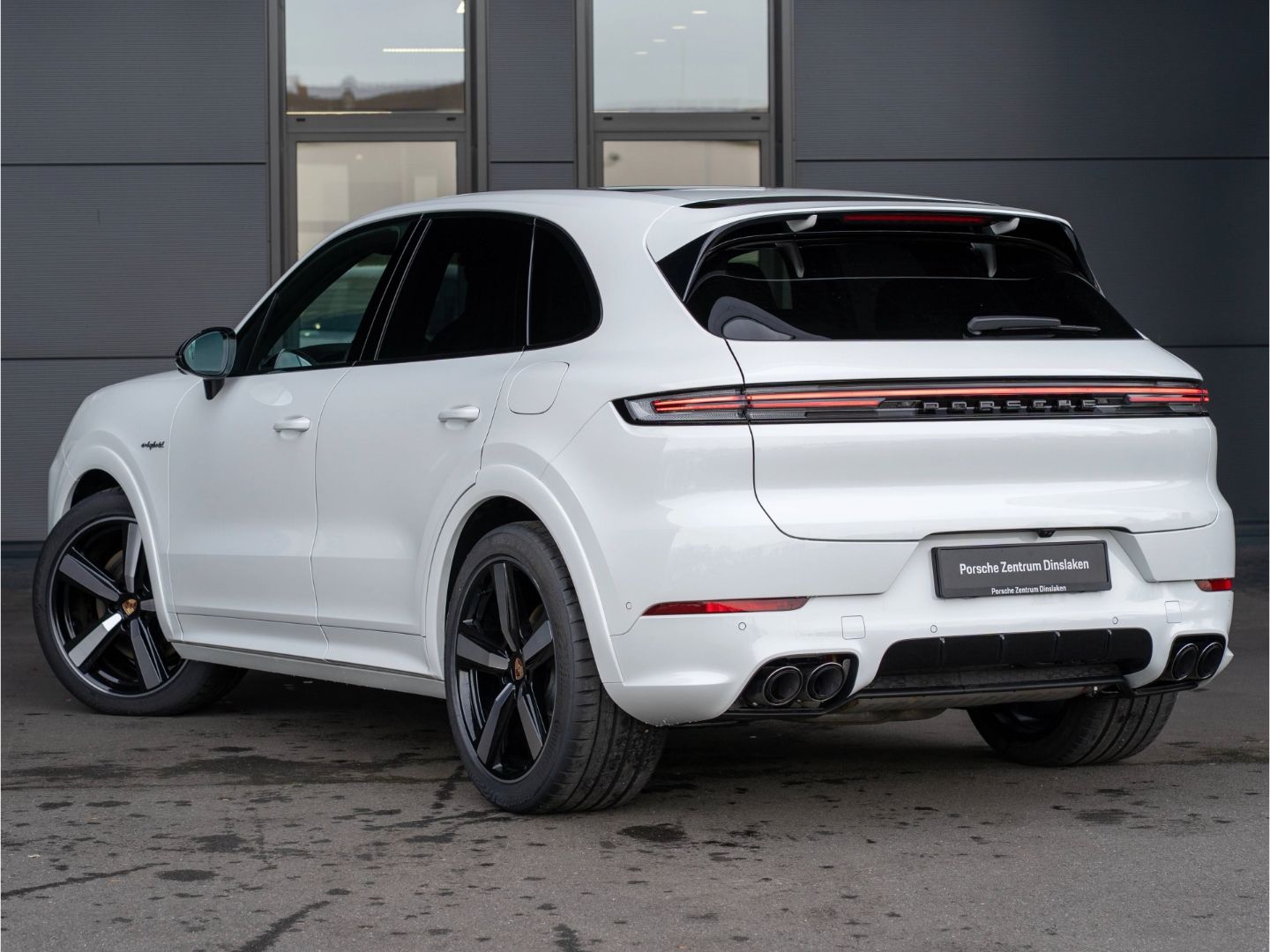Porsche Cayenne E-Hybrid Black Edition Sportaga. AHK imagem 3