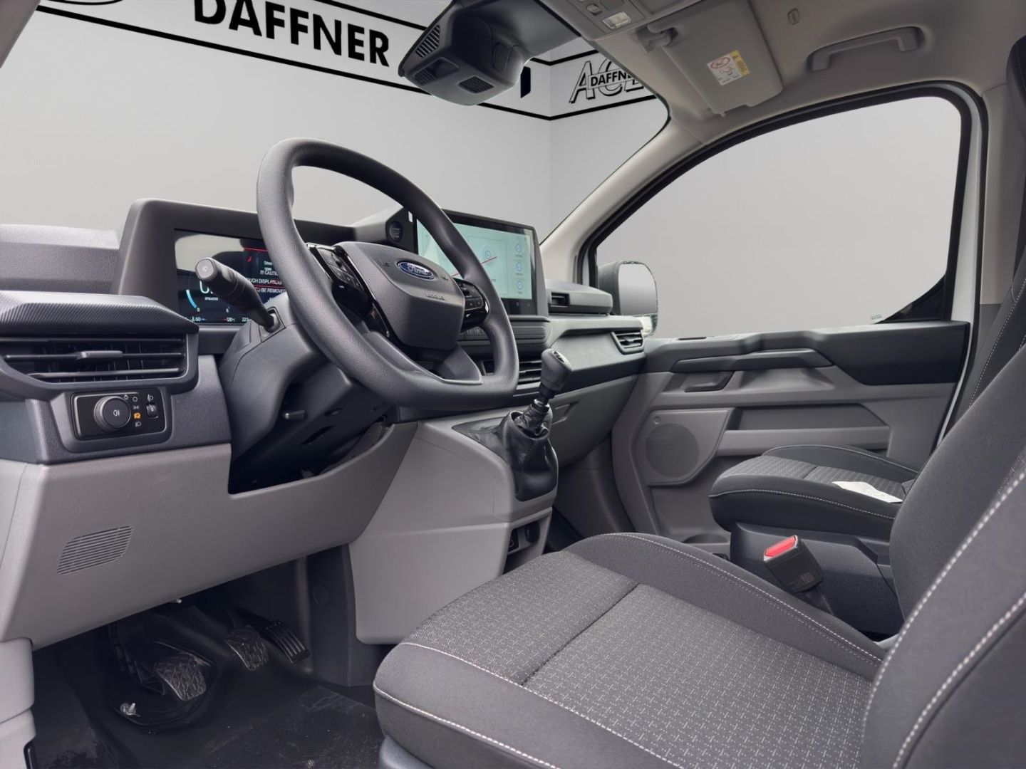 Fahrzeugabbildung Ford Transit Custom Kasten 320 L2 Trend LED, 6 Sitze,