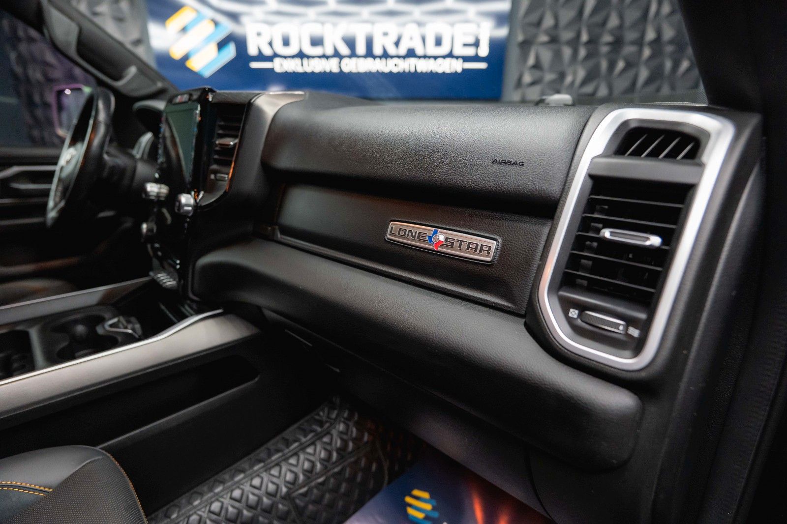 Fahrzeugabbildung Dodge RAM 5.7 V8 HEMI 4x4 OFFROAD Night Limited 19%