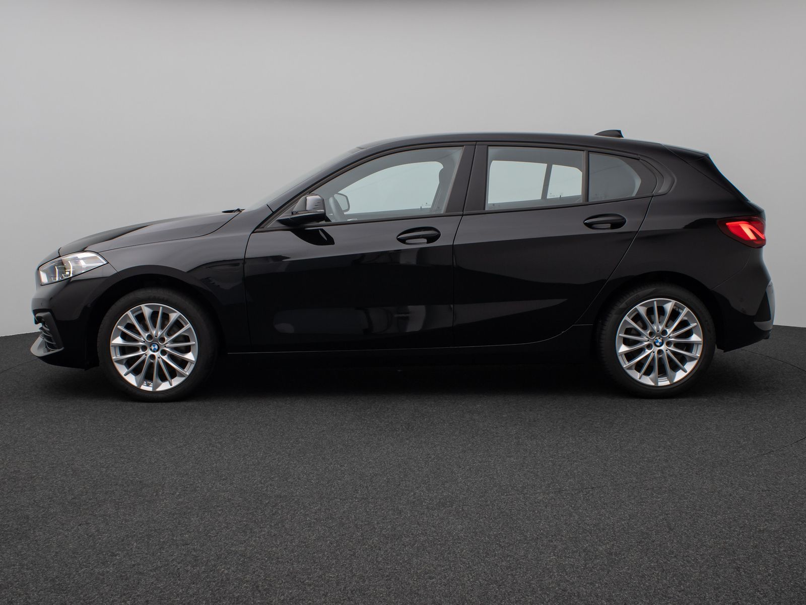 Fahrzeugabbildung BMW 118i Kamera DAB CockPitPro Geschwindigkeitsr LED