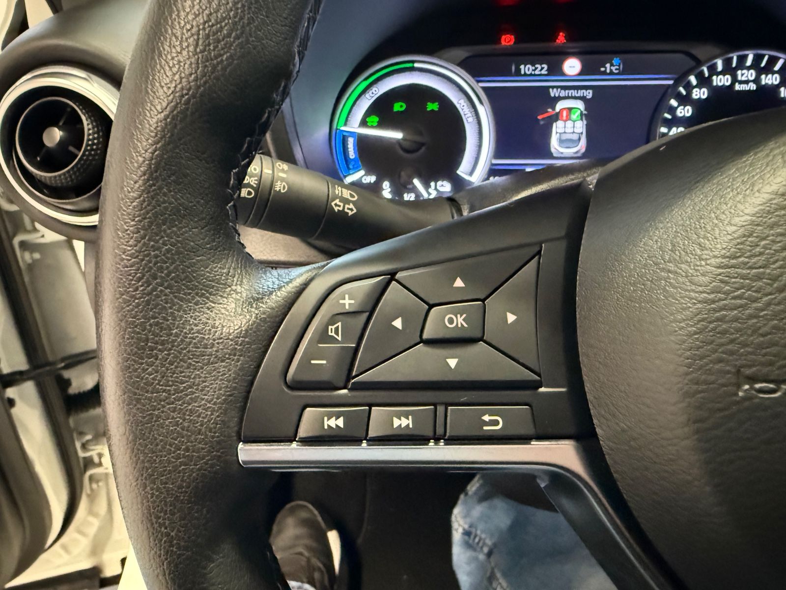 Fahrzeugabbildung Nissan Juke Hybrid Tekna; Leder, 19Zoll, 360°