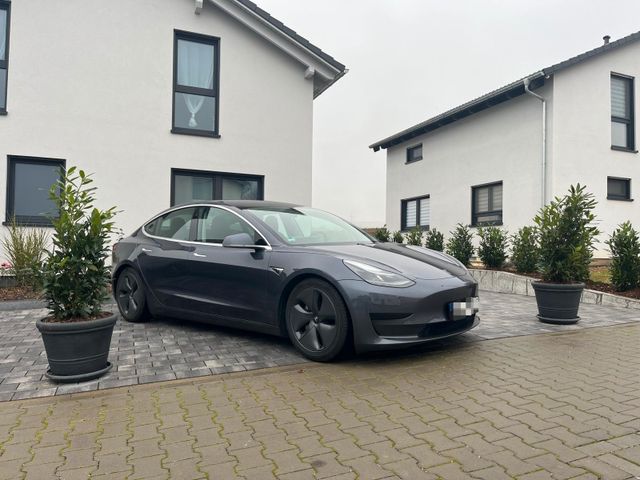 Tesla Model 3 tiefergelegt RWD, LFP