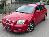Toyota Avensis 1.8 Sol Liftback - Toyota Avensis: Liftback