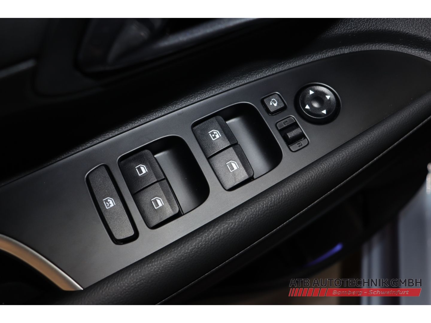 Fahrzeugabbildung Hyundai i20 Trend MY25 1.0 T-GDI 100 PS 6-MT 2WD Navi Ap