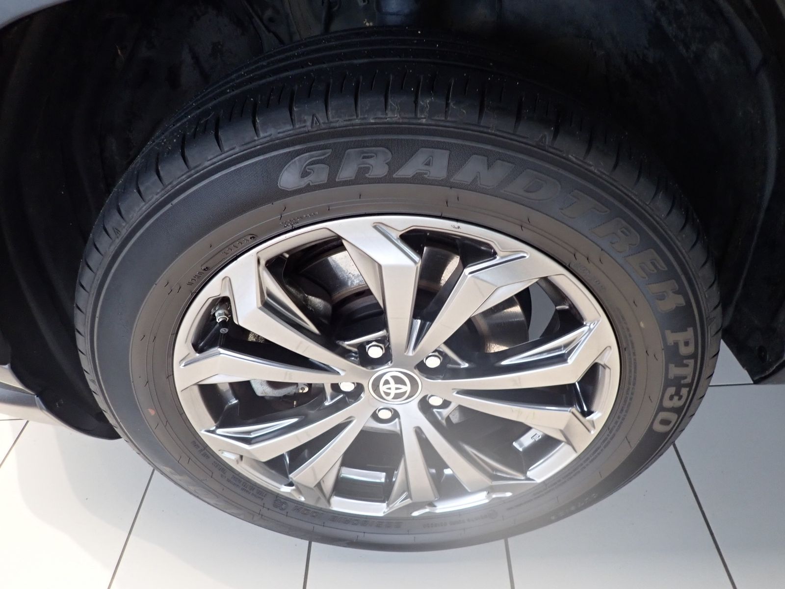 Fahrzeugabbildung Toyota RAV 4 Hybrid 4x2 Team Deutschland