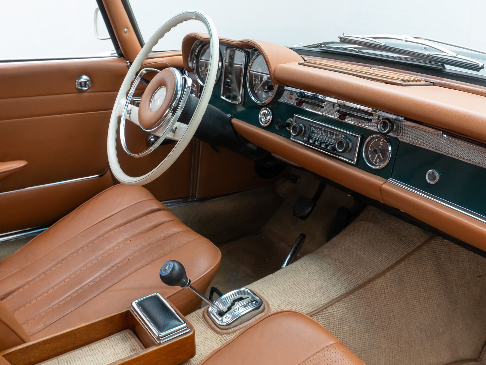 Fahrzeugabbildung Mercedes-Benz 230 SL Pagode H-Zulassung Automatik Leder W113