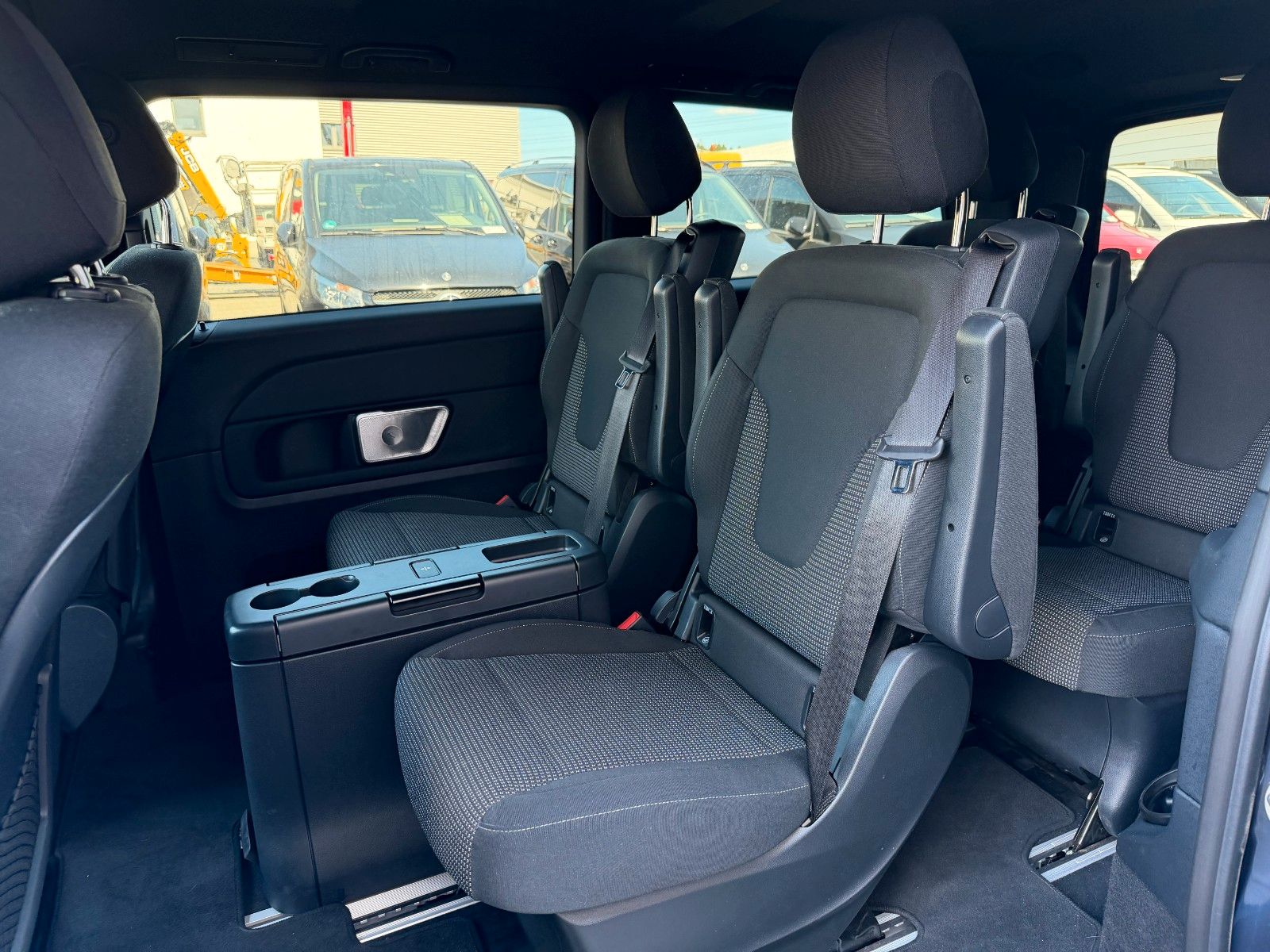 Fahrzeugabbildung Mercedes-Benz V 250 d STYLE Tisch AHK2,5 DISTRONIC Stdh AIRMAT