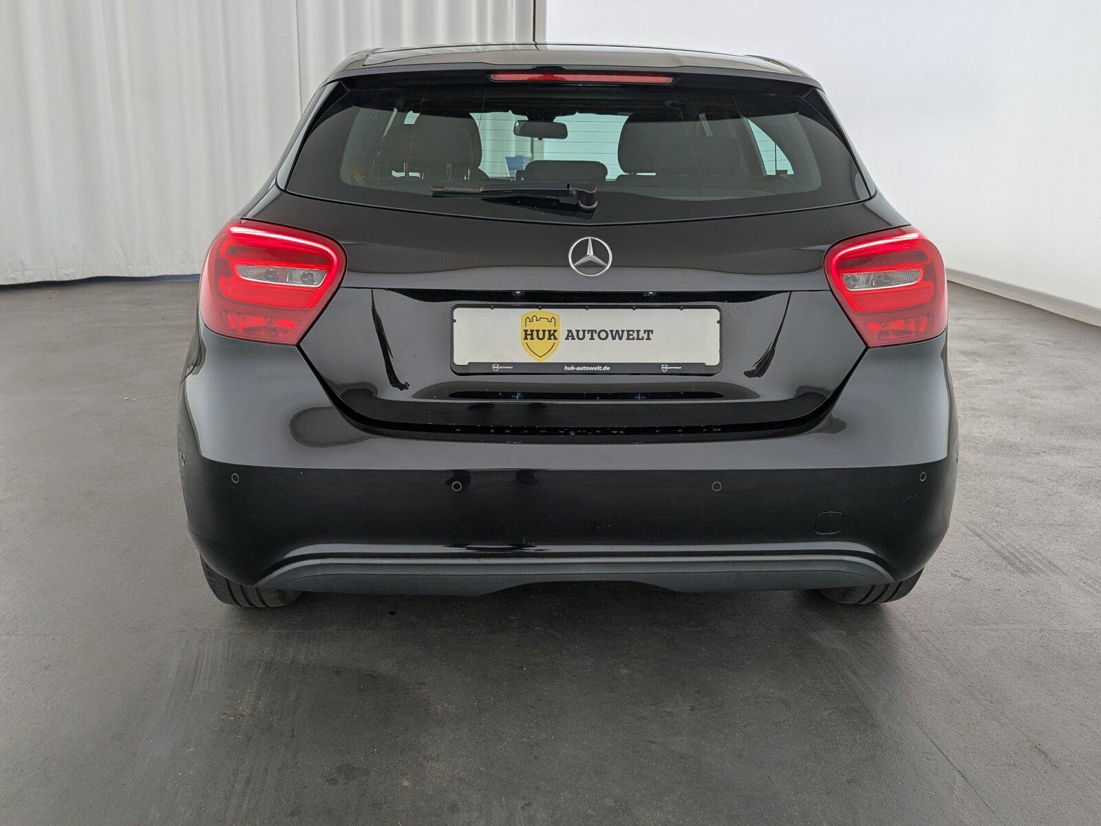 Mercedes-Benz A 180 NAVI+PDC+SHZ+TEMP+Navi/Pano.-Dach/Klima/BC