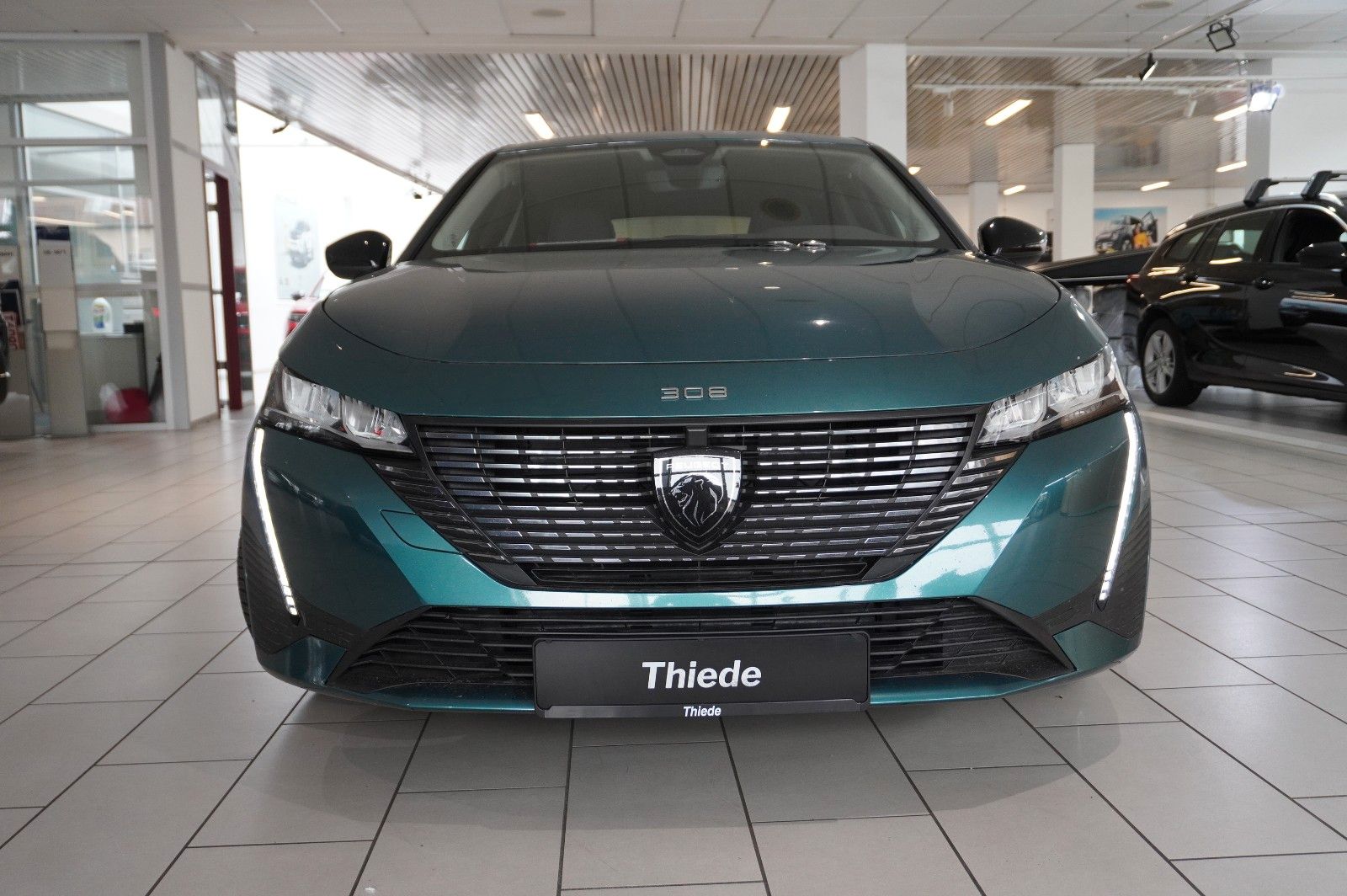 Fahrzeugabbildung Peugeot 308 SW 1.2 HYBRID ALLURE DSC NAVI/LED/KAMERA/DAB