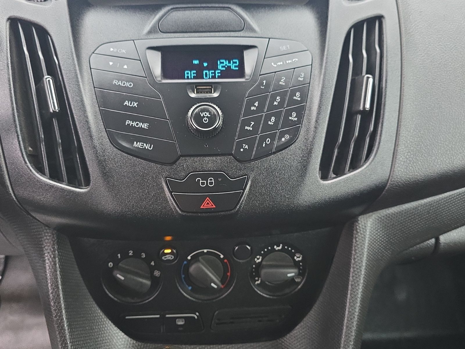 Fahrzeugabbildung Ford Transit Connect Kasten 8 FACH BEREIFT