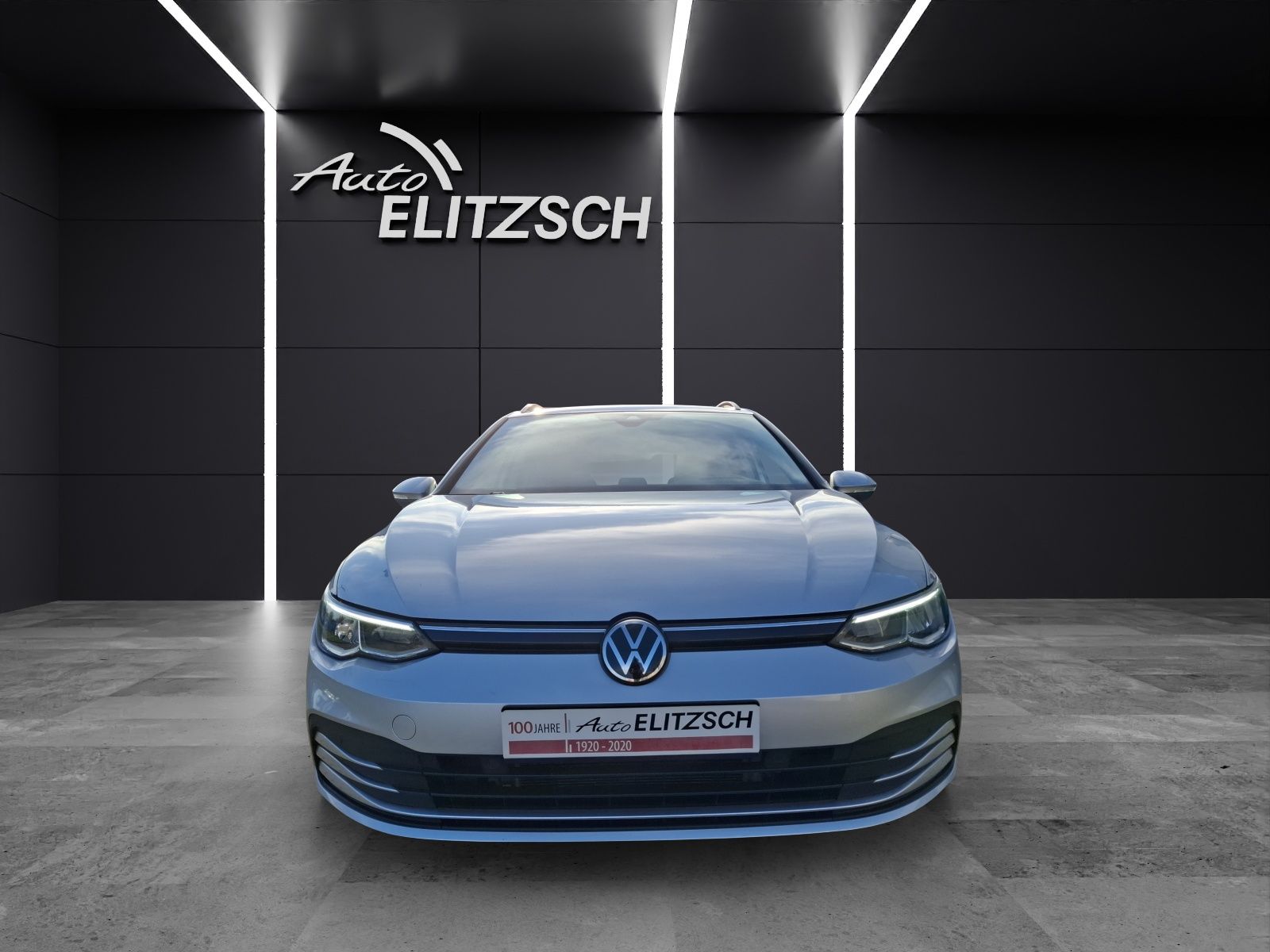 Fahrzeugabbildung Volkswagen Golf VIII Variant TSI Standhzg Kamera ACC LED Na