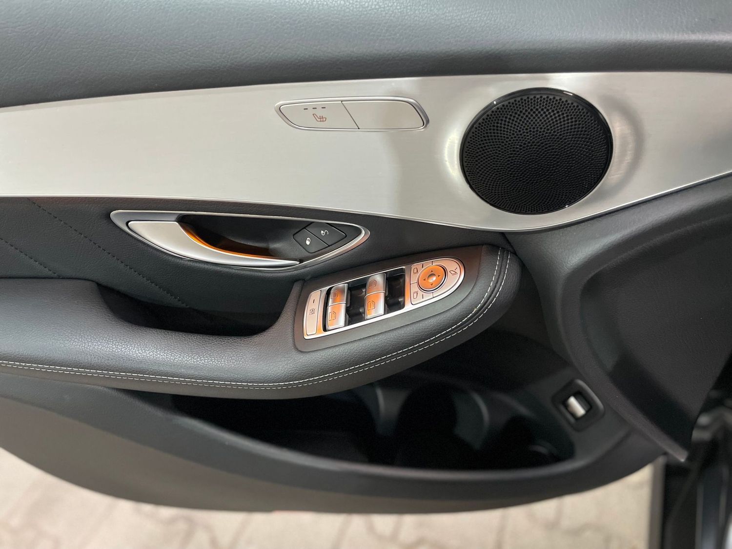 Fahrzeugabbildung Mercedes-Benz GLC 220 d 4Matic AMG RideControl#LED#360°#Ambien