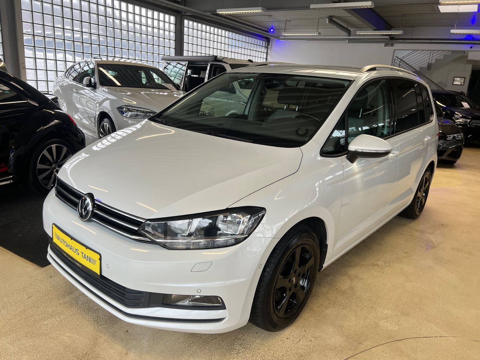 Fahrzeugabbildung Volkswagen Touran 2.0 TDI Comfortline *PERLMUTTWEIß*NAVI*