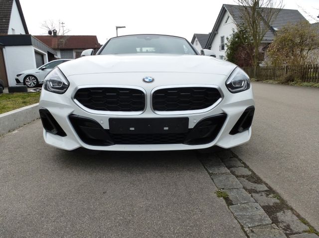 BMW Z4 sDrive20i M Paket wie neu nur 950 Km !! 1.Hd.