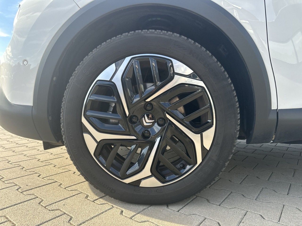 Fahrzeugabbildung Citroën C4 PureTech 130 SHINE