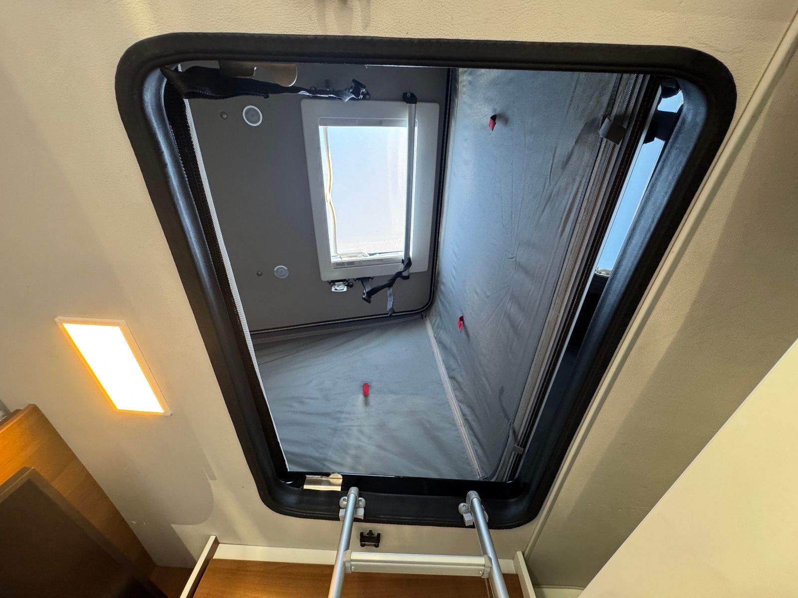 Fahrzeugabbildung VANTourer 540 FIAT DUCATO AUFSTELLDACH 5 SCHLAFPLÄTZE AHK