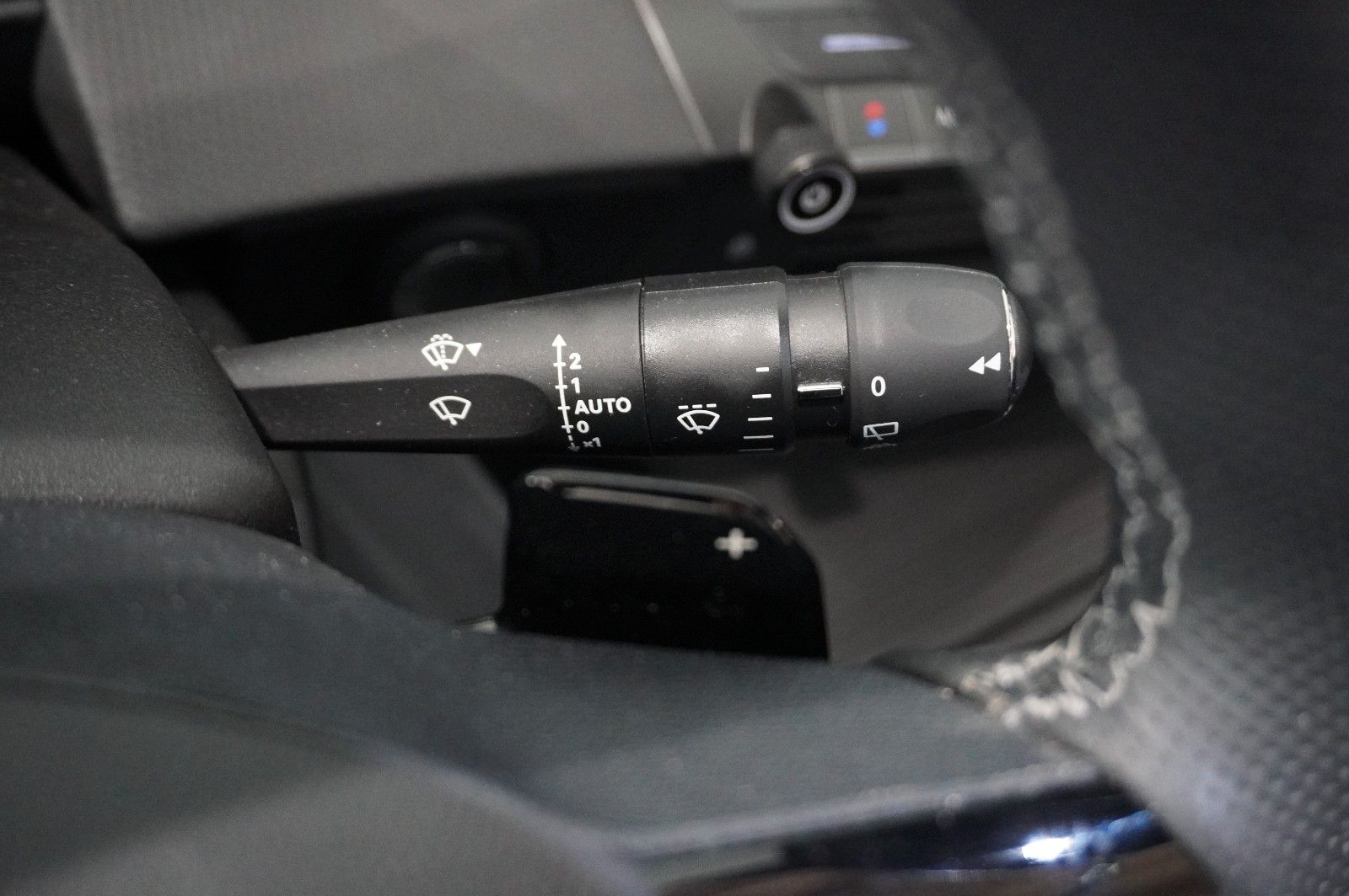 Fahrzeugabbildung Opel Astra L Lim. 1.2T GS LINE NAVI/LED/360°/PANO/HUD