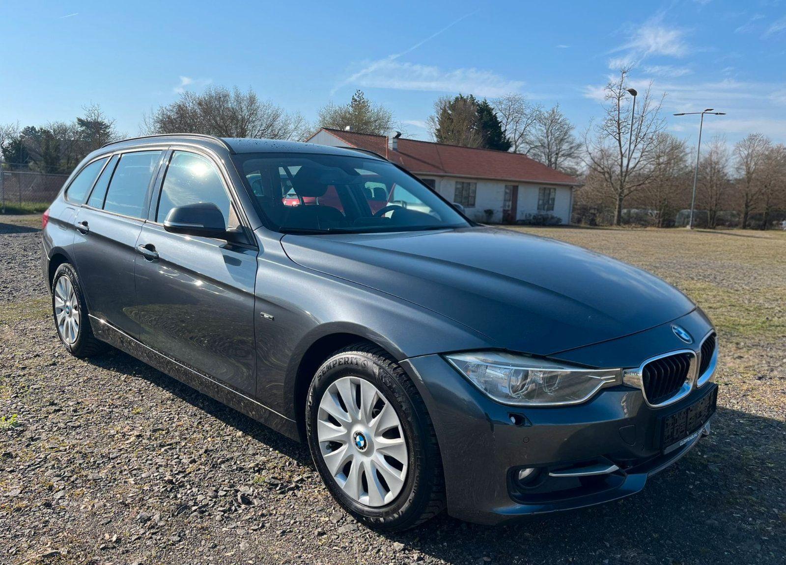 BMW 320 2015 — rear view
