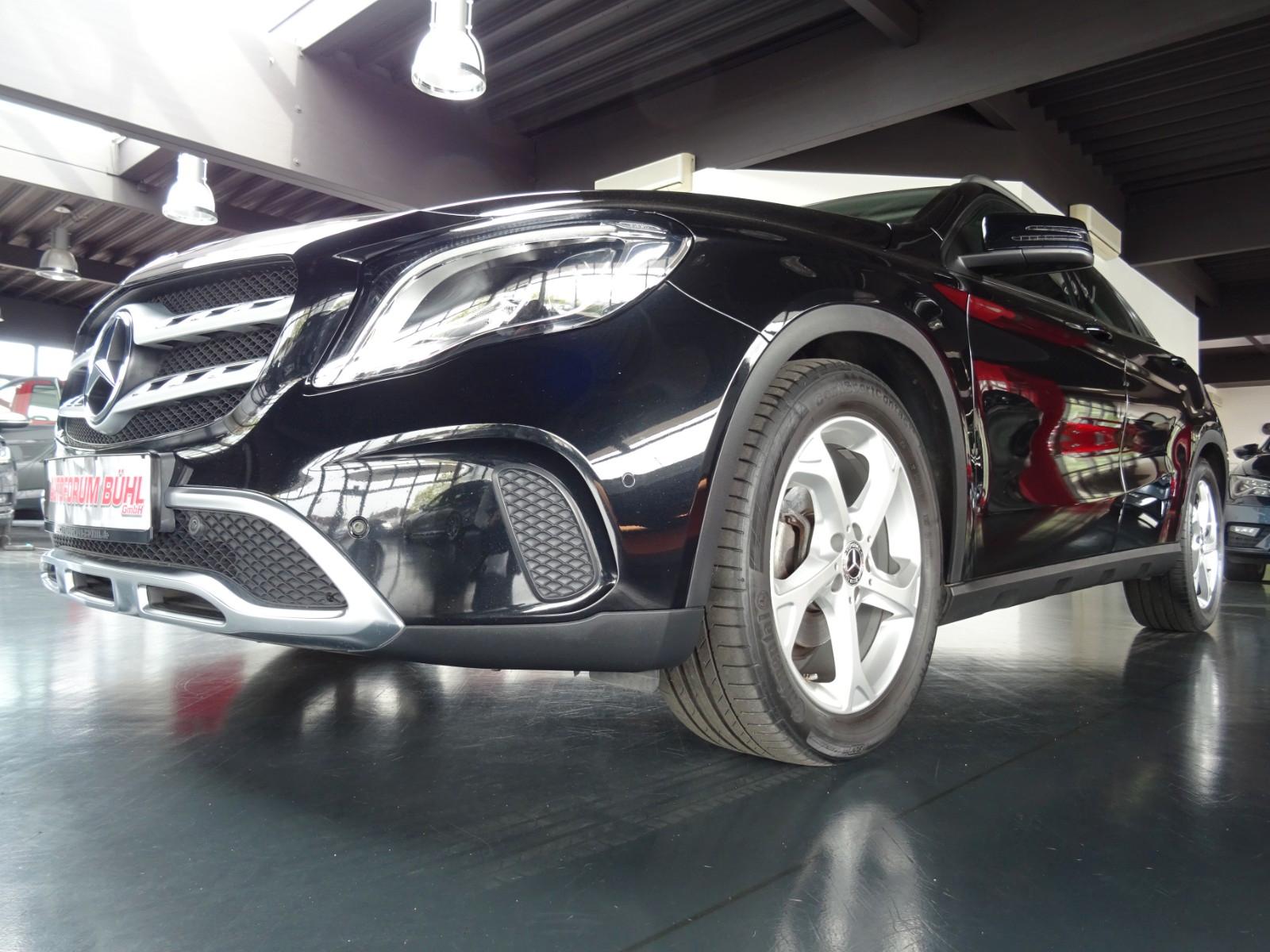 Mercedes-Benz GLA 200 Urban/ Autom./ Navi/ LED/ PDC/ AHK/ Pano