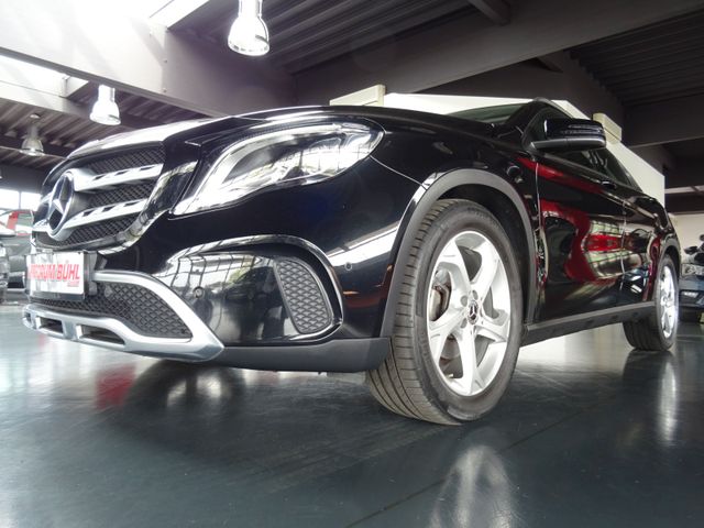MERCEDES-BENZ GLA 200 Urban/ Autom./ Navi/ LED/ PDC/ AHK/ Pano