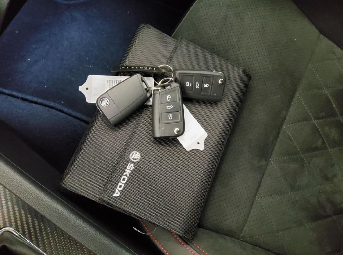 Fahrzeugabbildung SKODA Octavia Combi 20TSI DSG RS60 Sondermodell limit.