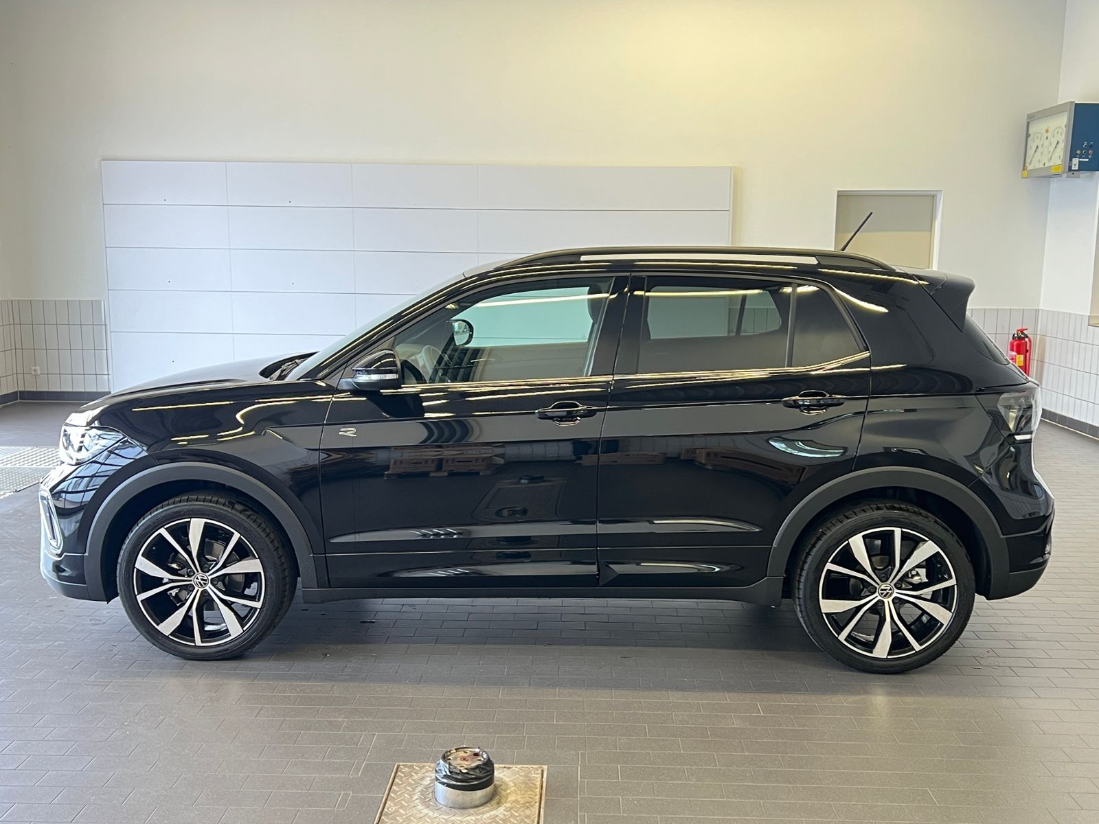 Fahrzeugabbildung Volkswagen T-Cross R-Line 1.5 TSI DSG *AHK, IQ.LIGHT, ACC,
