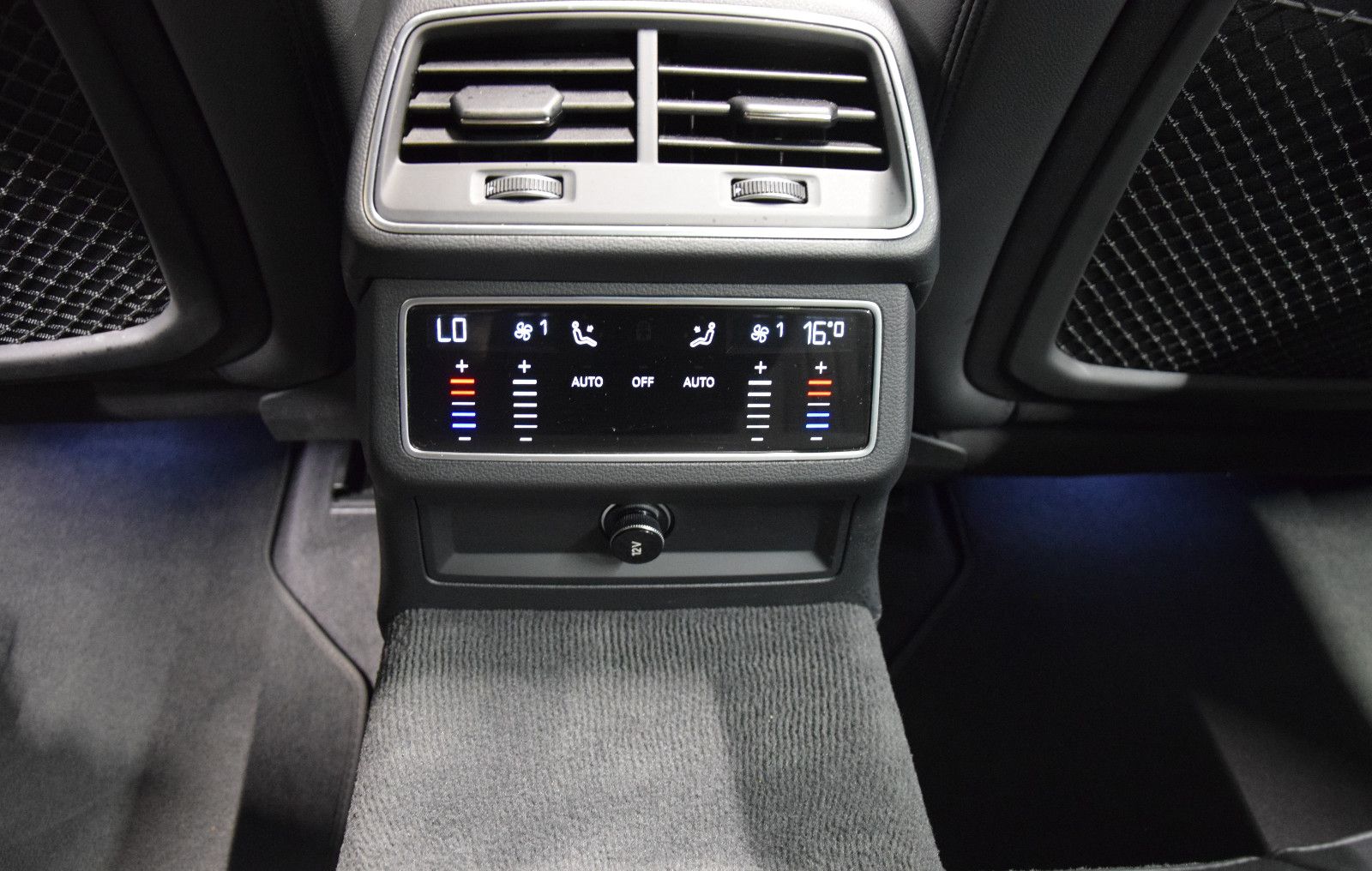 Fahrzeugabbildung Audi A6 Avant 45 TFSI quattro Kamera Pano ACC Leder