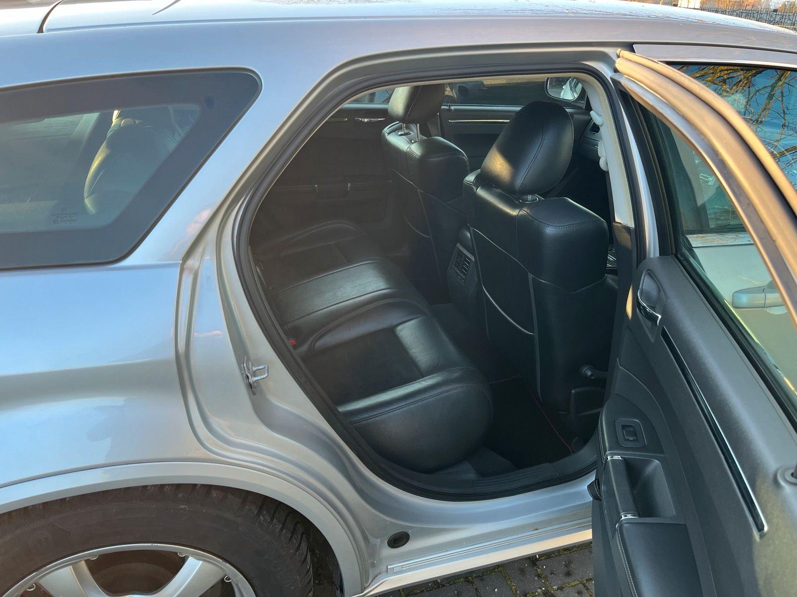 Mercedes-Benz 300 2010 — interior