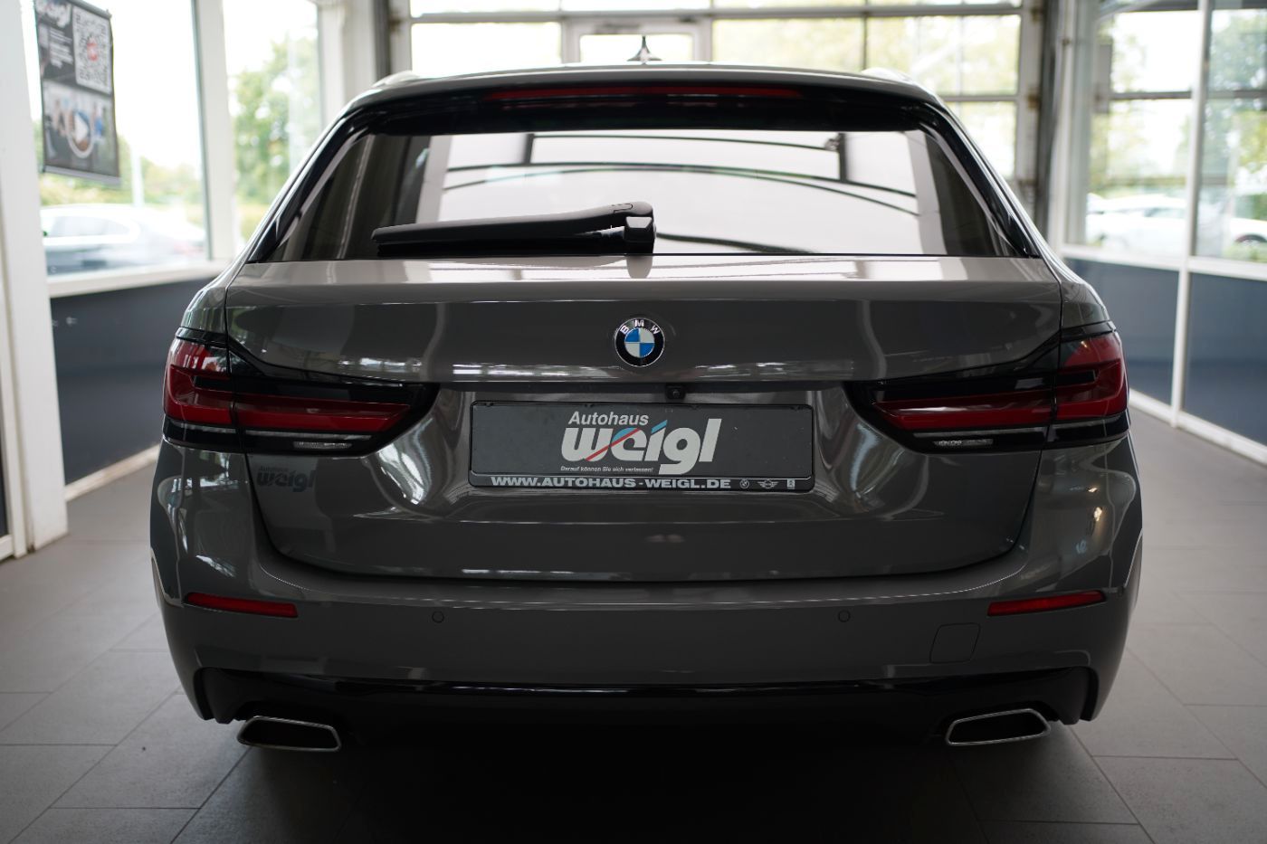 Fahrzeugabbildung BMW 520dA xDrive 3xKlima+Glasdach+LED+ParkAssist+AHK